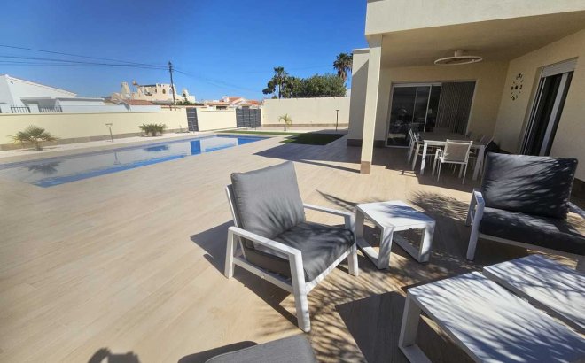 Resale - Villa -
Torrevieja - Costa Blanca
