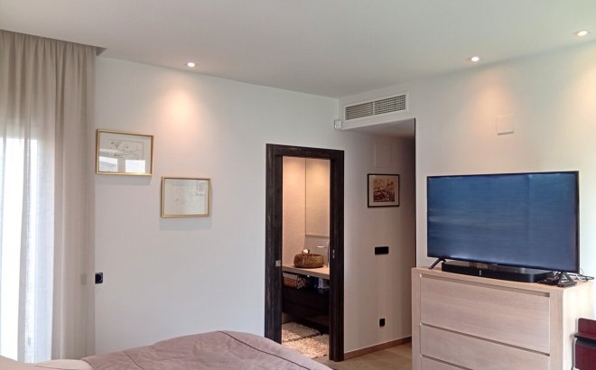 Resale - Villa -
La Finca Golf Resort - Inland