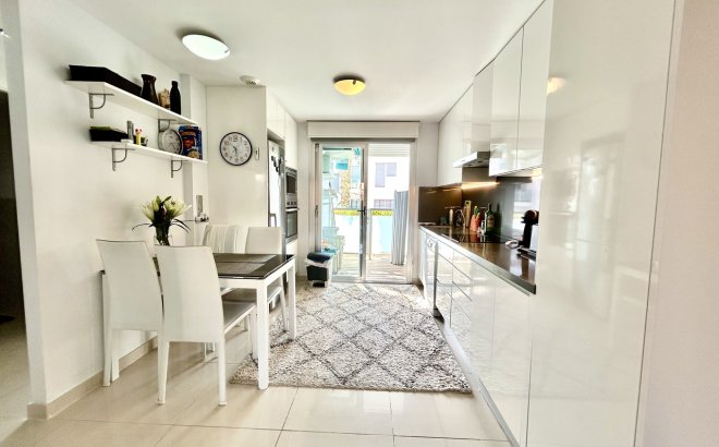 Resale - Apartment -
Punta Prima - Costa Blanca