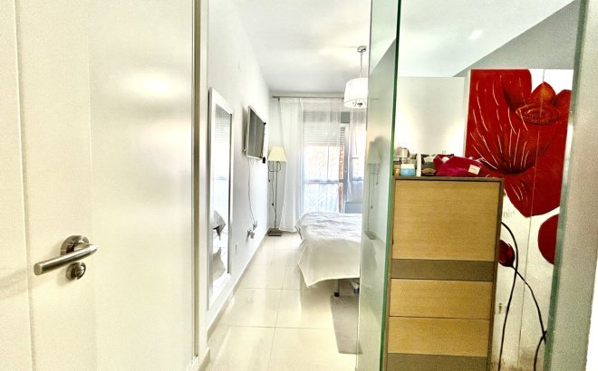 Resale - Apartment -
Punta Prima - Costa Blanca