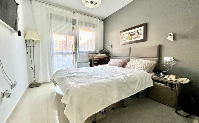 Resale - Apartment -
Punta Prima - Costa Blanca