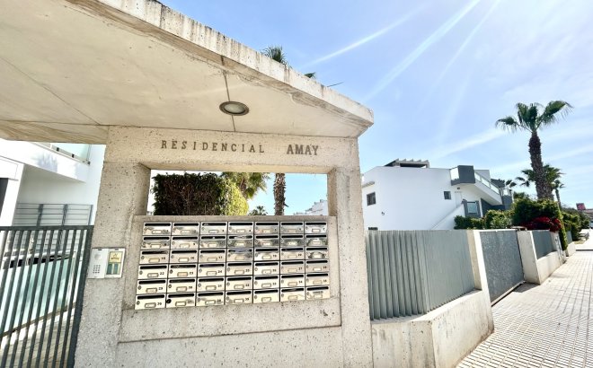 Resale - Apartment -
Punta Prima - Costa Blanca