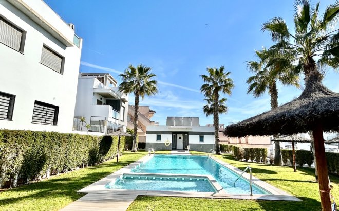 Resale - Apartment -
Punta Prima - Costa Blanca