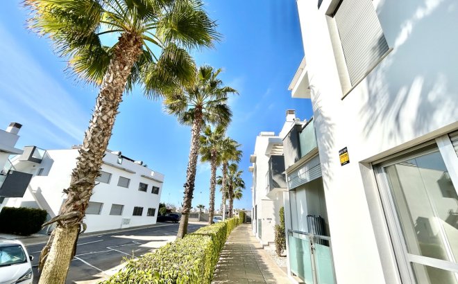 Resale - Apartment -
Punta Prima - Costa Blanca