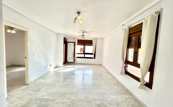 Revente - Appartement -
Villamartin - Costa Blanca