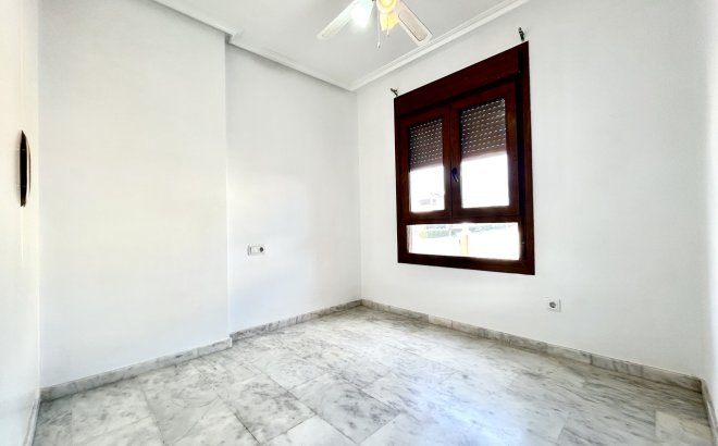 Revente - Appartement -
Villamartin - Costa Blanca