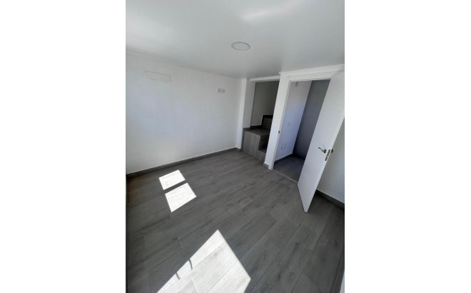 Revente - Dúplex -
Torrevieja - Torreblanca