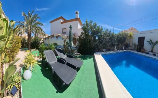 Revente - Villa -
Orihuela Costa - Costa Blanca