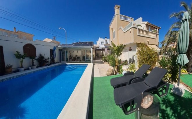 Revente - Villa -
Orihuela Costa - Costa Blanca