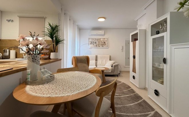 Resale - Apartment -
Torrevieja - Centro