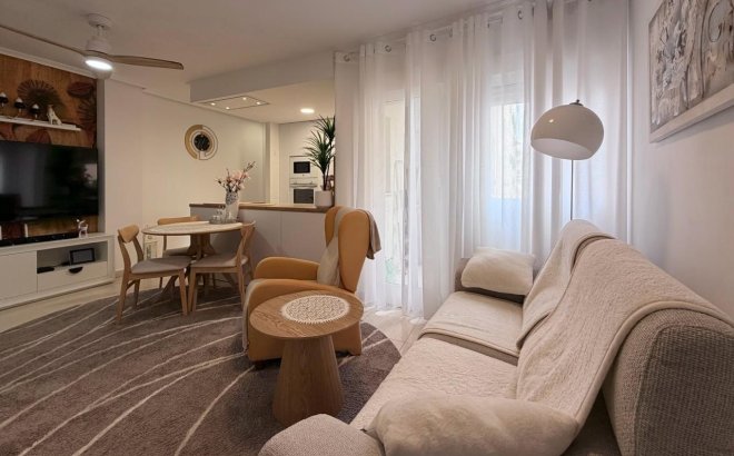 Resale - Apartment -
Torrevieja - Centro