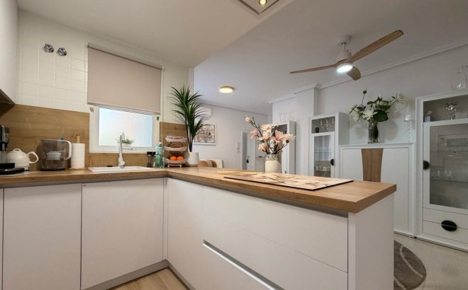 Resale - Apartment -
Torrevieja - Centro