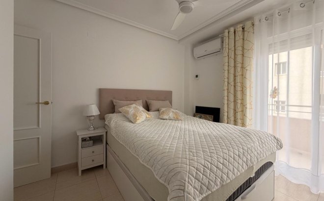 Resale - Apartment -
Torrevieja - Centro