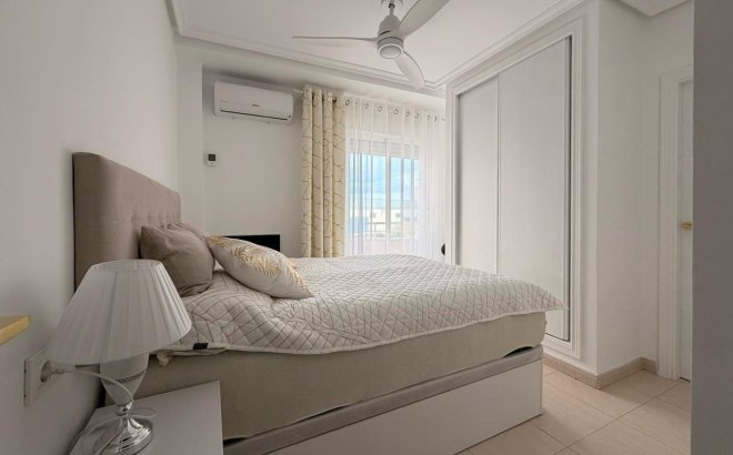 Resale - Apartment -
Torrevieja - Centro