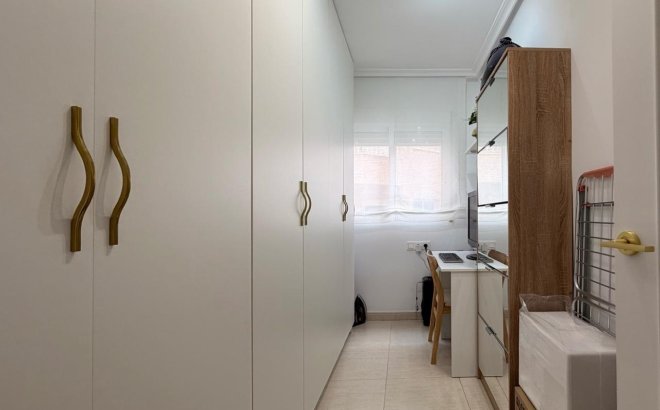 Resale - Apartment -
Torrevieja - Centro