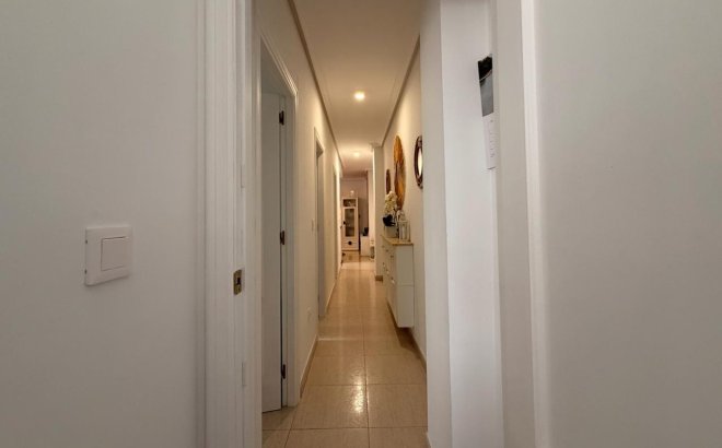 Resale - Apartment -
Torrevieja - Centro
