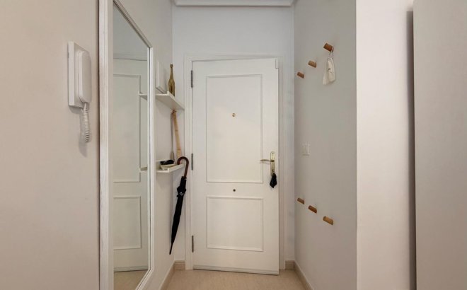 Resale - Apartment -
Torrevieja - Centro