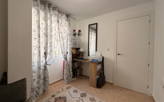 Resale - Apartment -
Torrevieja - Nueva Torrevieja