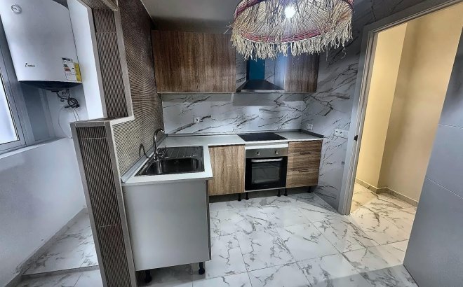 Herverkoop - Appartement -
Torrevieja - Costa Blanca