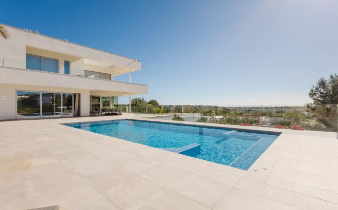 Resale - Villa -
Orihuela Costa - Costa Blanca