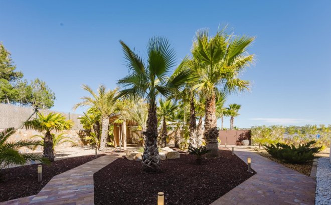 Resale - Villa -
Orihuela Costa - Costa Blanca