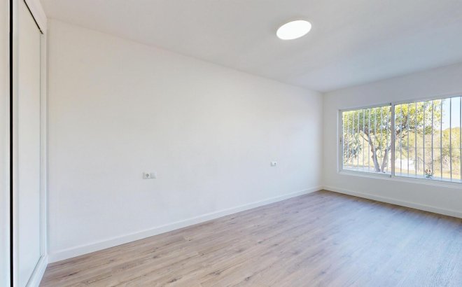 Resale - Bungalow -
Orihuela Costa - Costa Blanca