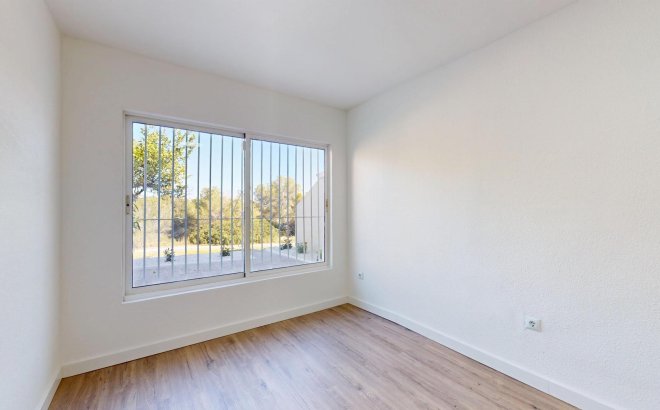 Resale - Bungalow -
Orihuela Costa - Costa Blanca