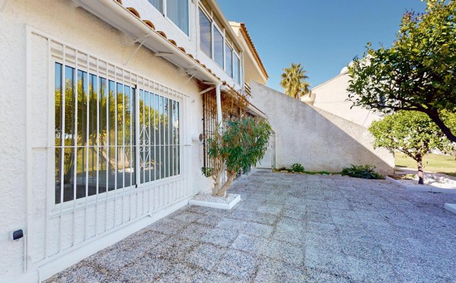 Resale - Bungalow -
Orihuela Costa - Costa Blanca