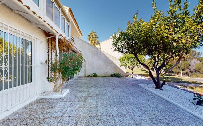 Resale - Bungalow -
Orihuela Costa - Costa Blanca