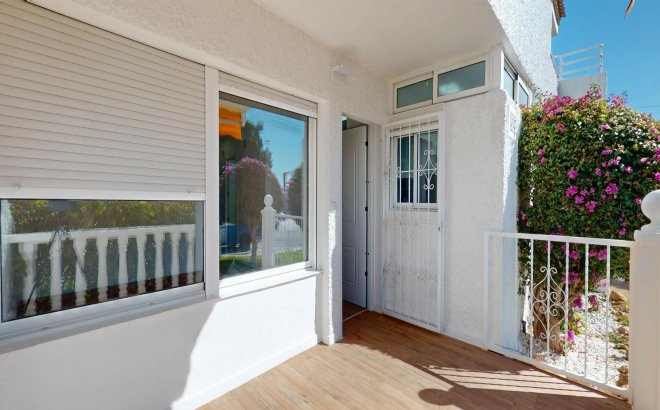 Resale - Bungalow -
Orihuela Costa - Costa Blanca