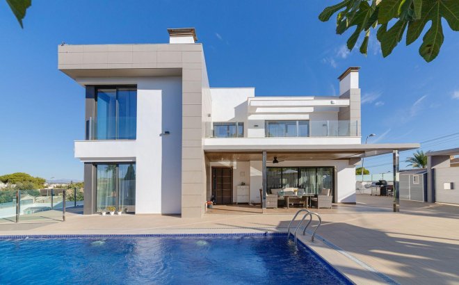 Resale - Villa -
Torrevieja - Costa Blanca