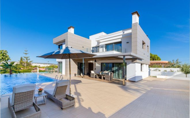 Resale - Villa -
Torrevieja - Costa Blanca