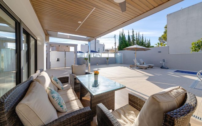Resale - Villa -
Torrevieja - Costa Blanca