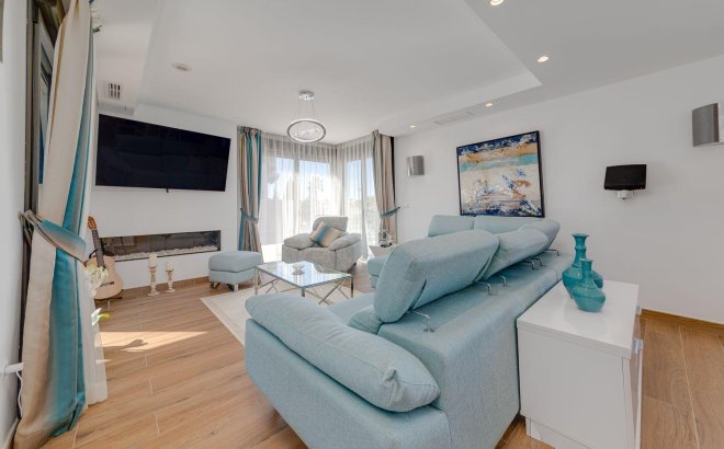 Resale - Villa -
Torrevieja - Costa Blanca