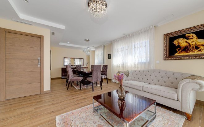 Resale - Villa -
Torrevieja - Costa Blanca