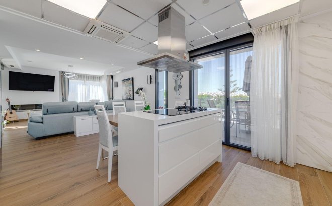 Resale - Villa -
Torrevieja - Costa Blanca