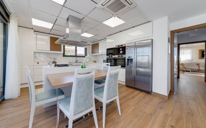 Resale - Villa -
Torrevieja - Costa Blanca