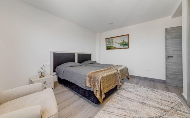 Resale - Villa -
Torrevieja - Costa Blanca