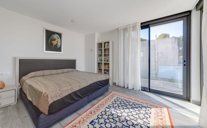 Resale - Villa -
Torrevieja - Costa Blanca