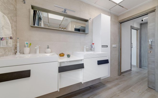 Resale - Villa -
Torrevieja - Costa Blanca
