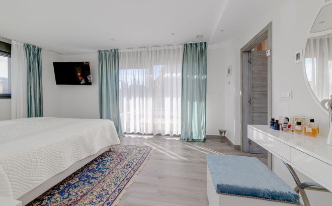 Resale - Villa -
Torrevieja - Costa Blanca