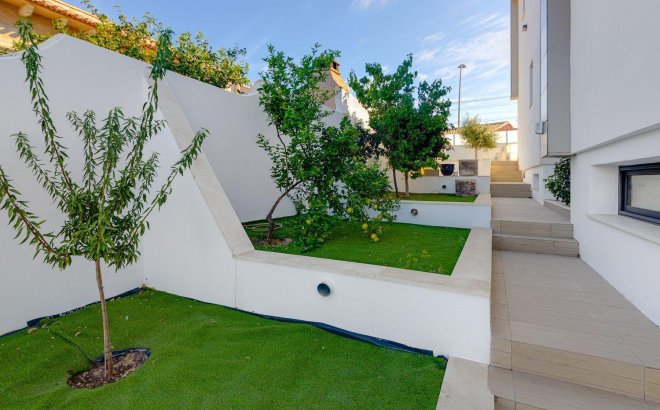 Resale - Villa -
Torrevieja - Costa Blanca