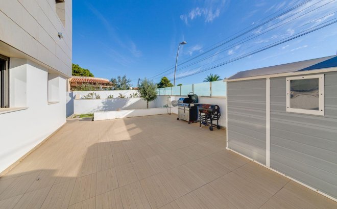 Resale - Villa -
Torrevieja - Costa Blanca