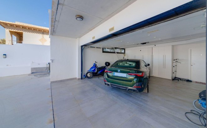 Resale - Villa -
Torrevieja - Costa Blanca