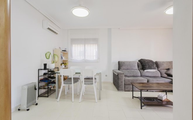 Resale - Villa -
Torrevieja - Costa Blanca
