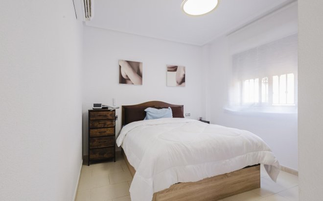 Resale - Villa -
Torrevieja - Costa Blanca
