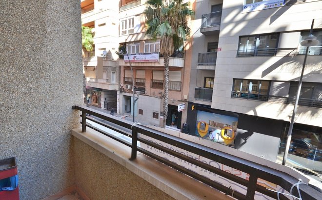 Herverkoop - Appartement -
Torrevieja - Centro