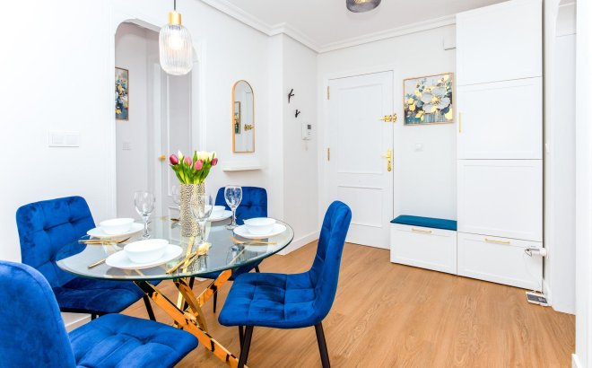 Resale - Apartment -
Torrevieja - Centro