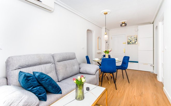 Resale - Apartment -
Torrevieja - Centro