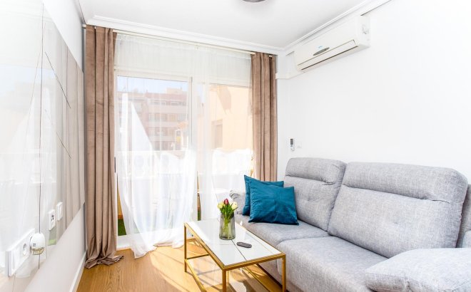 Resale - Apartment -
Torrevieja - Centro